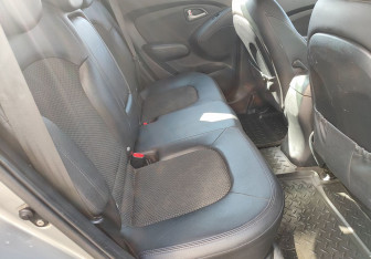 Подержанный автомобиль Hyundai ix35 2011 года (10 фото)