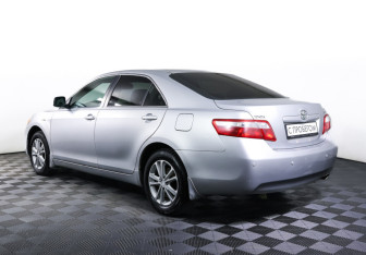 Подержанный автомобиль Toyota Camry Sedan 2008 года (7 фото)