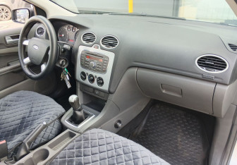 Подержанный автомобиль Ford Focus Hatchback 2007 года (9 фото)