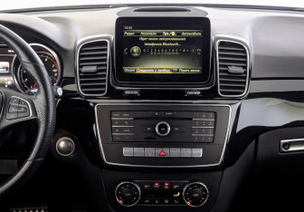 Подержанный автомобиль Mercedes-Benz GLE 2016 года (17 фото)