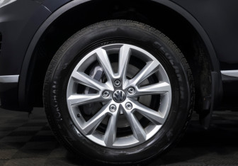 Подержанный автомобиль Volkswagen Touareg 2016 года (20 фото)