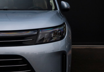 Подержанный автомобиль AITO M7 2023 года (31 фото)