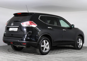 Подержанный автомобиль Nissan X-Trail 2015 года (5 фото)