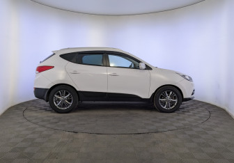 Подержанный автомобиль Hyundai ix35 2014 года (4 фото)
