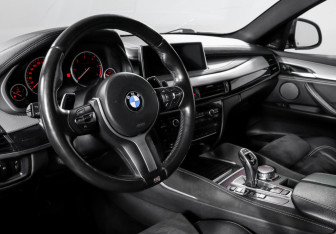 Подержанный автомобиль BMW X6 2016 года (14 фото)