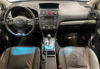 Подержанный автомобиль Subaru XV 2013 года (10 фото)