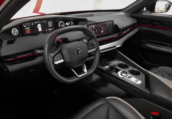 Подержанный автомобиль Changan UNI-V 2023 года (7 фото)