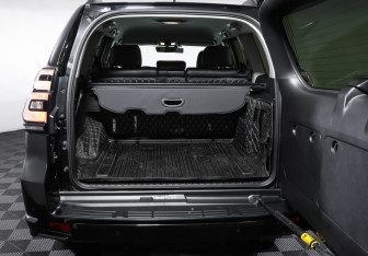Подержанный автомобиль Toyota Land Cruiser Prado 2019 года (10 фото)