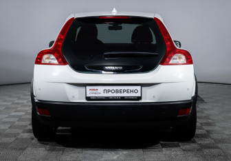 Подержанный автомобиль Volvo C30 2007 года (6 фото)