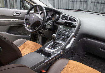 Подержанный автомобиль Peugeot 3008 2011 года (5 фото)