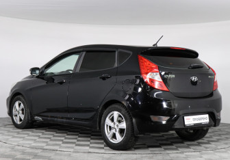 Подержанный автомобиль Hyundai Solaris Hatchback 2011 года (4 фото)