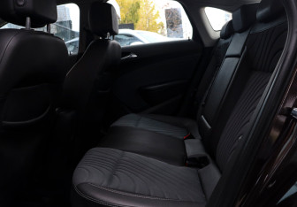 Подержанный автомобиль Opel Astra Sedan 2013 года (10 фото)