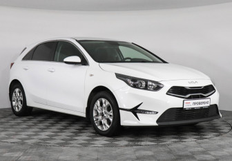 Подержанный автомобиль Kia Ceed Hatchback 2022 года (3 фото)