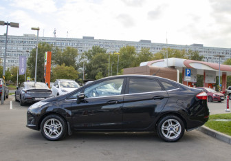 Подержанный автомобиль Ford Fiesta Sedan 2018 года (8 фото)