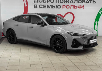 Подержанный автомобиль Changan UNI-V 2023 года (3 фото)