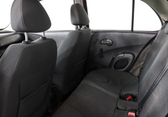 Подержанный автомобиль Nissan Micra Hatchback 2005 года (12 фото)