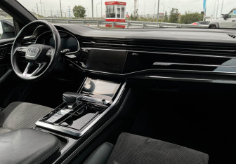 Подержанный автомобиль Audi Q8 2019 года (9 фото)
