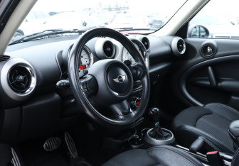 Подержанный автомобиль MINI Countryman 2011 года (13 фото)