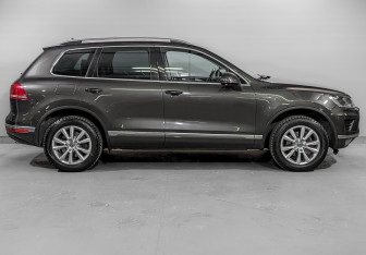 Подержанный автомобиль Volkswagen Touareg 2017 года (4 фото)