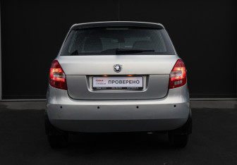 Подержанный автомобиль Skoda Fabia Hatchback 2014 года (6 фото)