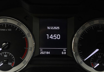 Подержанный автомобиль Skoda Octavia Liftback 2018 года (16 фото)