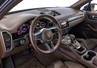 Подержанный автомобиль Porsche Cayenne 2023 года (15 фото)