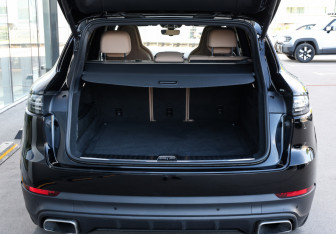 Подержанный автомобиль Porsche Cayenne 2021 года (10 фото)