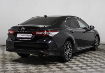 Подержанный автомобиль Toyota Camry Sedan 2022 года (5 фото)