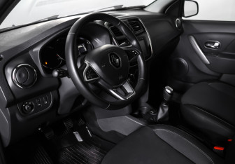 Подержанный автомобиль Renault Logan Sedan 2022 года (15 фото)