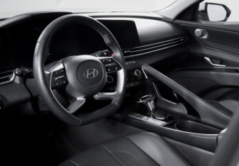 Подержанный автомобиль Hyundai Elantra Sedan 2023 года (14 фото)
