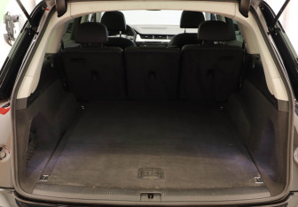 Подержанный автомобиль Audi Q7 2016 года (25 фото)