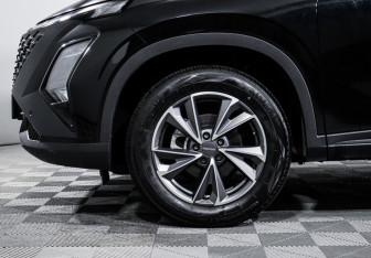 Подержанный автомобиль Omoda C5 2024 года (15 фото)