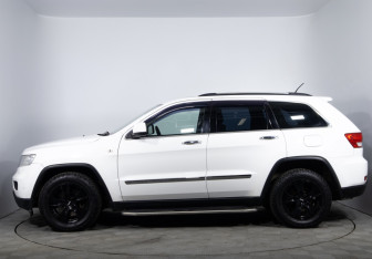 Подержанный автомобиль Jeep Grand Cherokee 2012 года (8 фото)