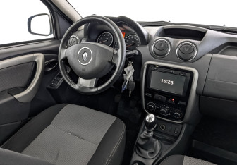 Подержанный автомобиль Renault Duster 2015 года (26 фото)