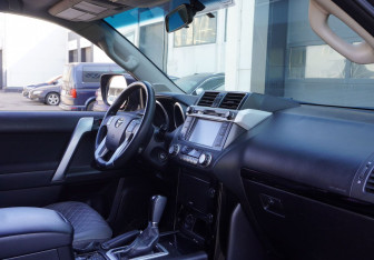Подержанный автомобиль Toyota Land Cruiser Prado 2015 года (9 фото)