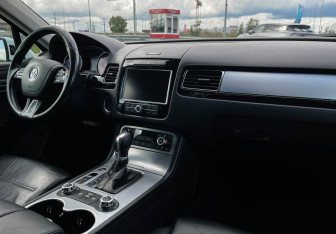 Подержанный автомобиль Volkswagen Touareg 2014 года (8 фото)