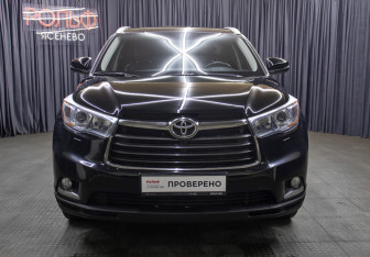 Подержанный автомобиль Toyota Highlander 2013 года (2 фото)