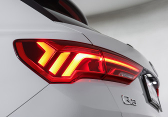 Подержанный автомобиль Audi Q3 2019 года (22 фото)