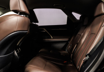 Подержанный автомобиль Lexus RX 2019 года (13 фото)