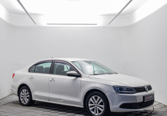 Подержанный автомобиль Volkswagen Jetta Sedan 2014 года (3 фото)