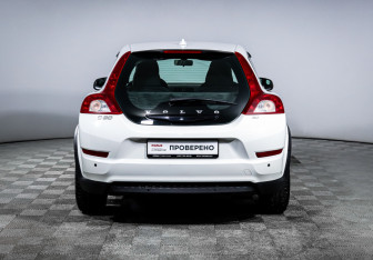 Подержанный автомобиль Volvo C30 2012 года (6 фото)