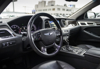 Подержанный автомобиль Hyundai Genesis 2016 года (13 фото)
