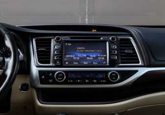 Подержанный автомобиль Toyota Highlander 2014 года (12 фото)