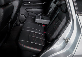 Подержанный автомобиль DongFeng AX7 2018 года (10 фото)