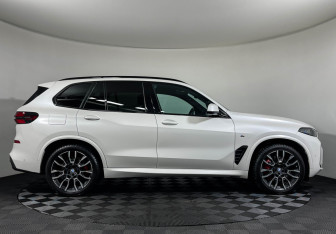 Подержанный автомобиль BMW X5 2023 года (6 фото)