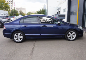 Подержанный автомобиль Honda Civic Sedan 2008 года (4 фото)