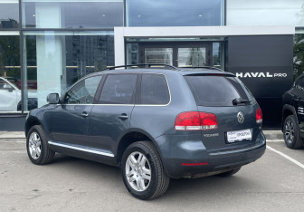 Подержанный автомобиль Volkswagen Touareg 2006 года (7 фото)
