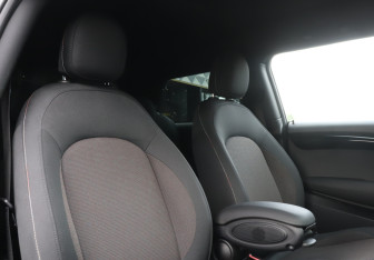Подержанный автомобиль MINI Hatch 2020 года (14 фото)