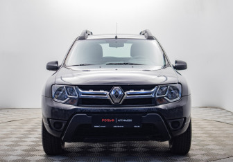 Подержанный автомобиль Renault Duster 2015 года (8 фото)