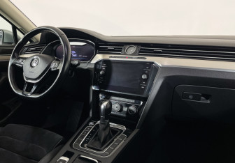 Подержанный автомобиль Volkswagen Passat Sedan 2019 года (9 фото)